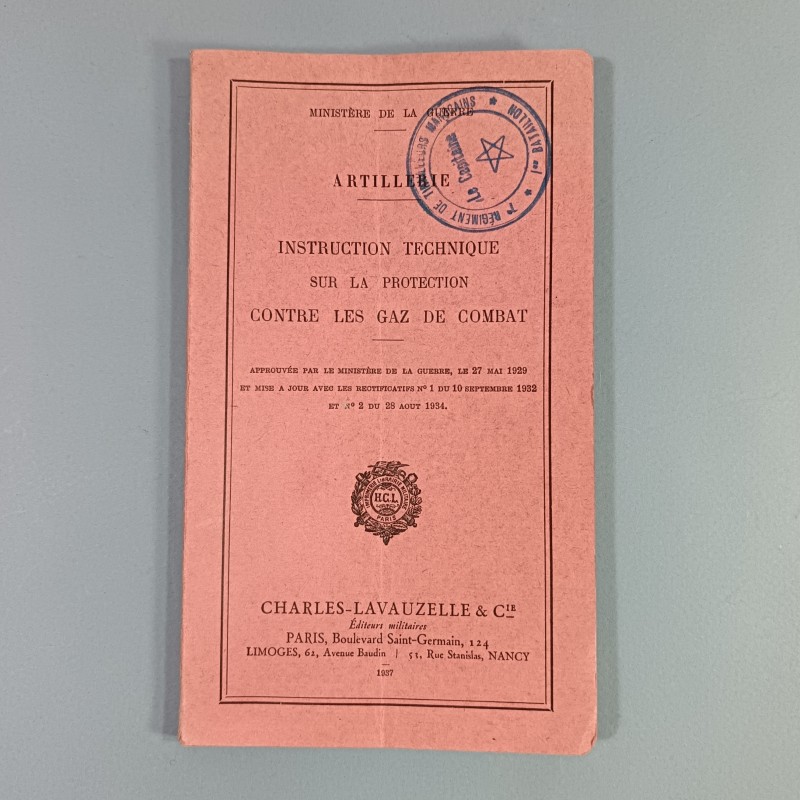 ENSEMBLE DE 2 MANUEL D'INSTRUCTION PROTECTION CONTRE LES GAZ DE COMBAT DATES 1937 TAMPONNES DU 1 er RTM