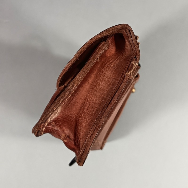 CARTOUCHIERE MODELE 1935 / 1937 COTE GAUCHE COULEUR MARRON CUIR LISSE TAMPONNEE ANNEES 1940