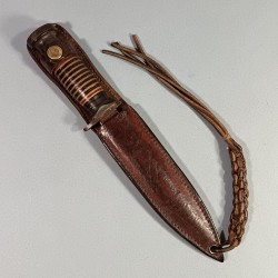 COUTEAU DE COMBAT DE TYPE USM3 OU MEME PERIODE MARQUAGE LAME AERIAL FOURREAU CUIR TRENCH KNIFE US WW2