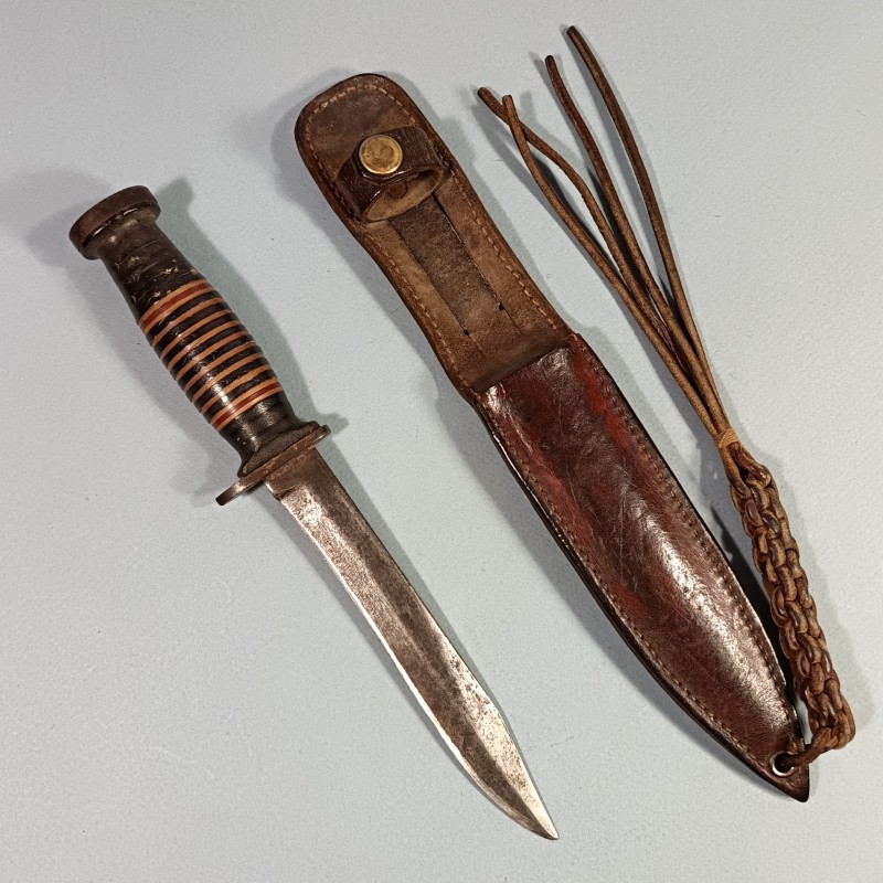 COUTEAU DE COMBAT DE TYPE USM3 OU MEME PERIODE MARQUAGE LAME AERIAL FOURREAU CUIR TRENCH KNIFE US WW2