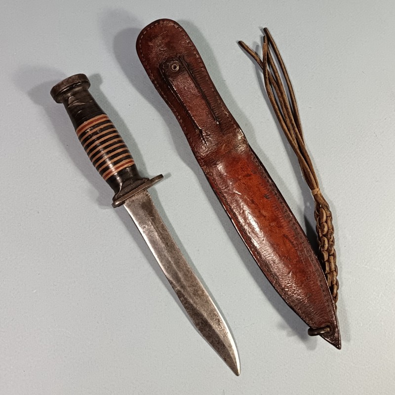 COUTEAU DE COMBAT DE TYPE USM3 OU MEME PERIODE MARQUAGE LAME AERIAL FOURREAU CUIR TRENCH KNIFE US WW2