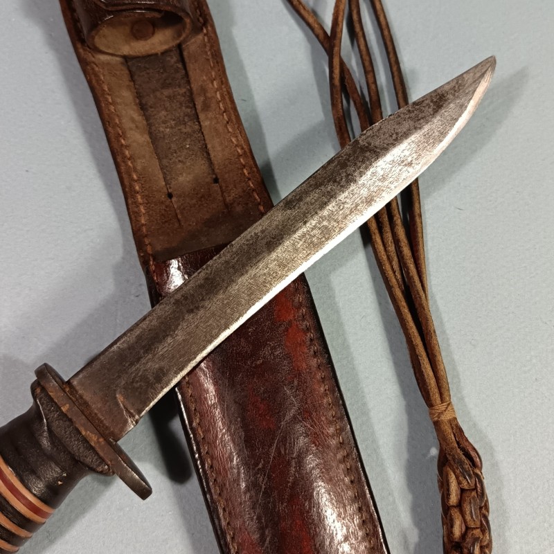 COUTEAU DE COMBAT DE TYPE USM3 OU MEME PERIODE MARQUAGE LAME AERIAL FOURREAU CUIR TRENCH KNIFE US WW2