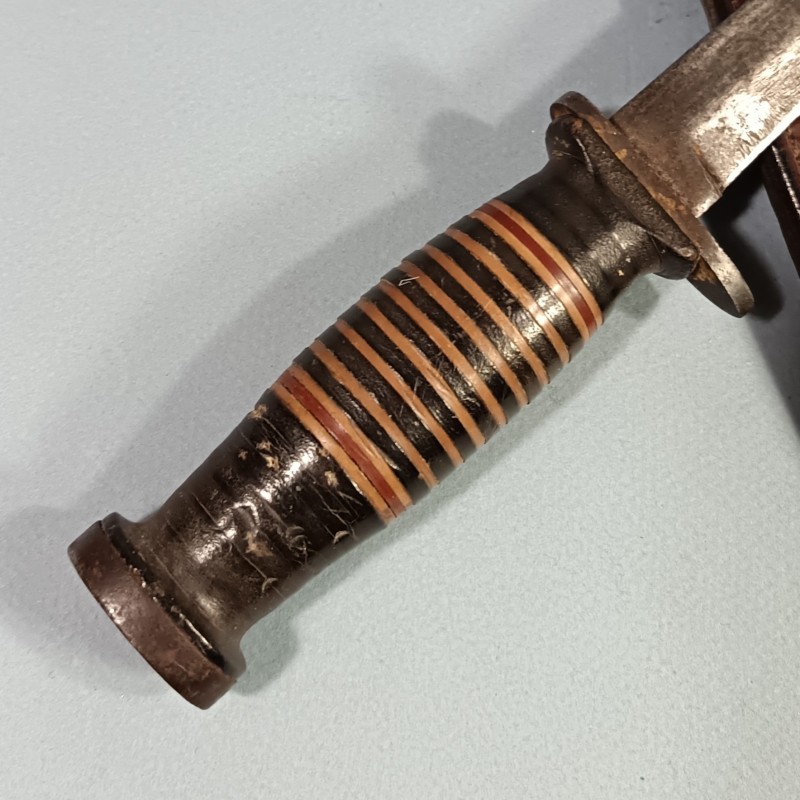 COUTEAU DE COMBAT DE TYPE USM3 OU MEME PERIODE MARQUAGE LAME AERIAL FOURREAU CUIR TRENCH KNIFE US WW2