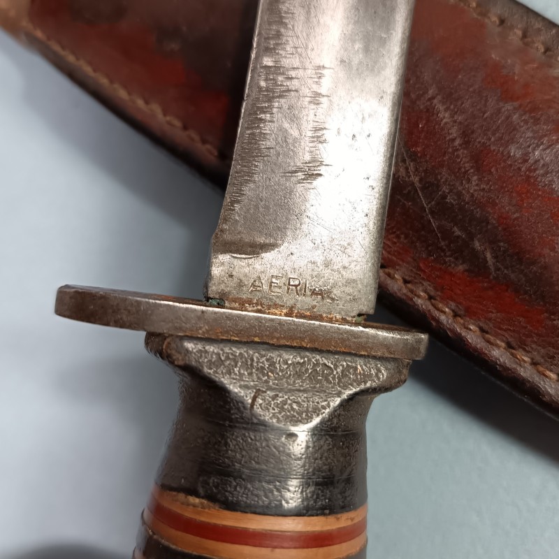 COUTEAU DE COMBAT DE TYPE USM3 OU MEME PERIODE MARQUAGE LAME AERIAL FOURREAU CUIR TRENCH KNIFE US WW2