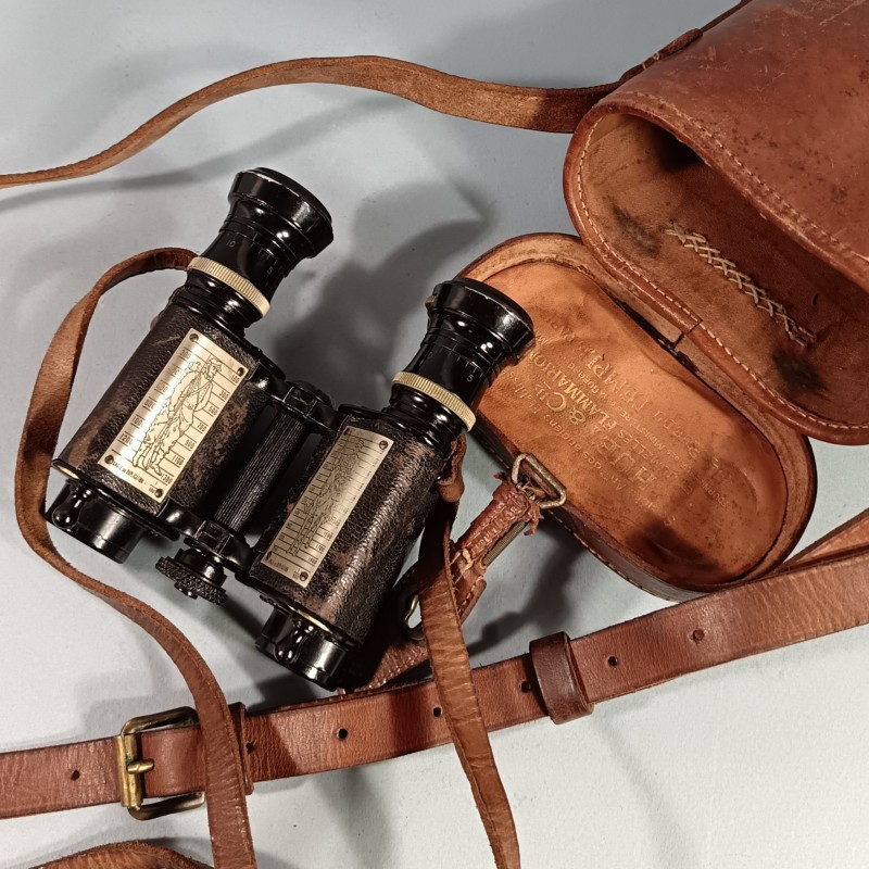 PAIRE DE JUMELLES D'OFFICIER 1914 1918 AVEC SILHOUETTES DE CAVALIER ET DE FANTASSIN MINISTERE DE LA GUERRE HUET & CIE PARIS