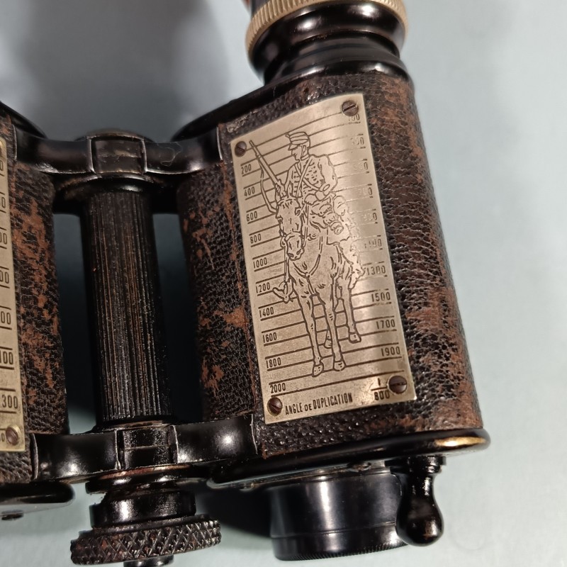 PAIRE DE JUMELLES D'OFFICIER 1914 1918 AVEC SILHOUETTES DE CAVALIER ET DE FANTASSIN MINISTERE DE LA GUERRE HUET & CIE PARIS