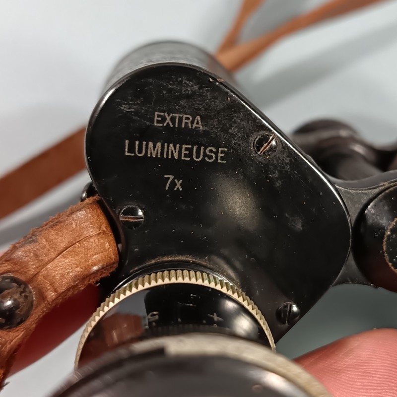 PAIRE DE JUMELLES D'OFFICIER 1914 1918 AVEC SILHOUETTES DE CAVALIER ET DE FANTASSIN MINISTERE DE LA GUERRE HUET & CIE PARIS