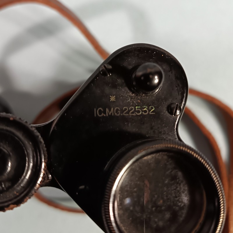 PAIRE DE JUMELLES D'OFFICIER 1914 1918 AVEC SILHOUETTES DE CAVALIER ET DE FANTASSIN MINISTERE DE LA GUERRE HUET & CIE PARIS