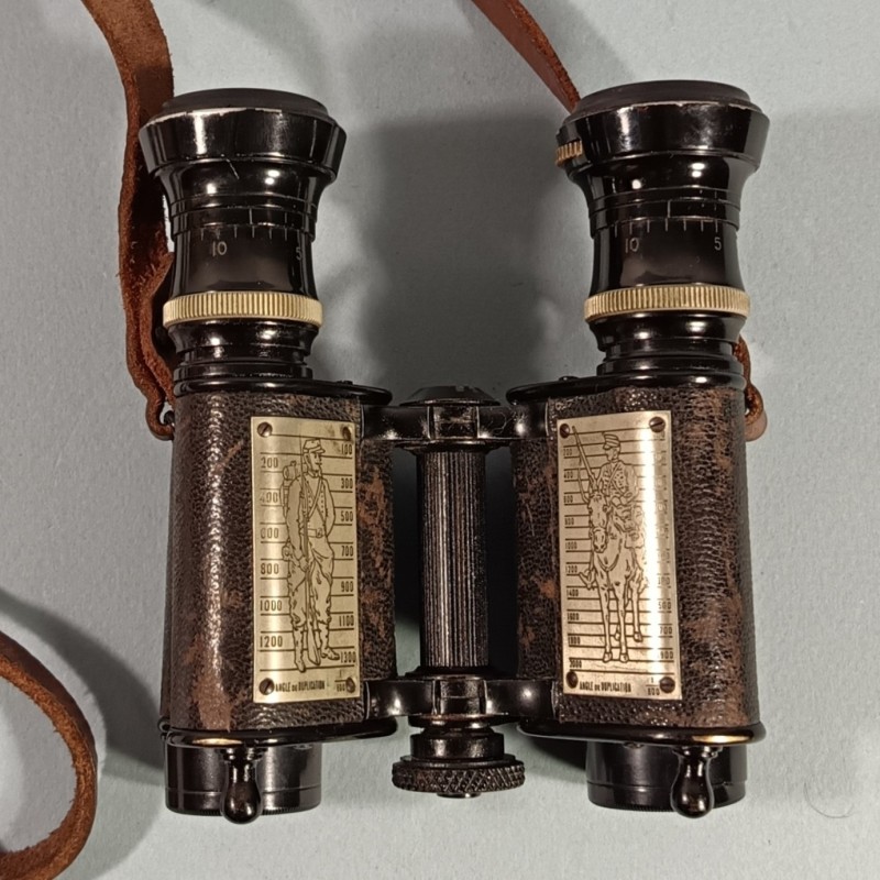 PAIRE DE JUMELLES D'OFFICIER 1914 1918 AVEC SILHOUETTES DE CAVALIER ET DE FANTASSIN MINISTERE DE LA GUERRE HUET & CIE PARIS