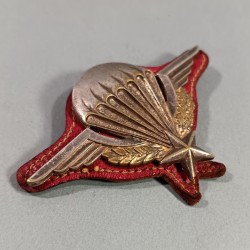 INSIGNE MILITAIRE BREVET PARACHUTISTE NUMEROTE 115044 ANNEE 1957 FABRICATION DRAGO RUE OLIVIER METRA