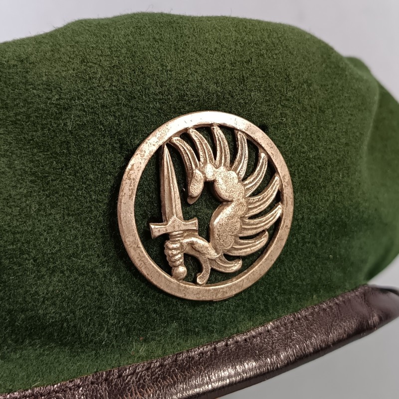 BERET VERT LEGION ETRANGERE MODELE 1957 FABRICANT F.T.A. SIMON PARACHUTISTES TAP TAILLE 56 INSIGNE FABRICATION DRAGO PARIS
