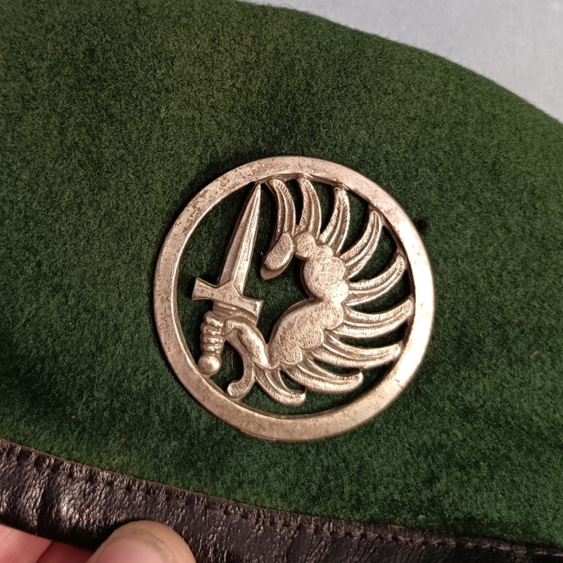 BERET VERT LEGION ETRANGERE MODELE 1957 FABRICANT F.T.A. SIMON PARACHUTISTES TAP TAILLE 56 INSIGNE FABRICATION DRAGO PARIS
