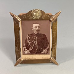 PETIT CADRE SOUVENIR DE LA GUERRE 1914 1918 ARTISANAT DE TRANCHEES AVEC PHOTO CDV OFFICIER DU 36 ème D'ARTILLERIE