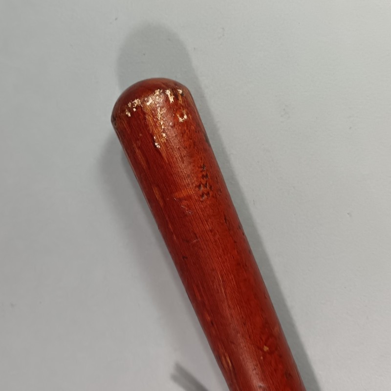 MATRAQUE OU BATON DE POLICE ET MP MILITARY POLICE FABRICATION ANCIENNE EN BOIS LONGUEUR 38 cm