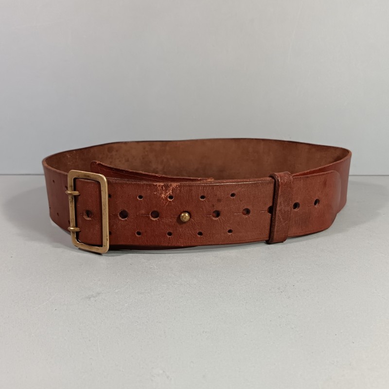 CEINTURON EN CUIR MARRON MODELE SOC SOUS OFFICIER BOUCLE LAITON TAMPONNE DES ANNES 1920 WW1 ET WW2