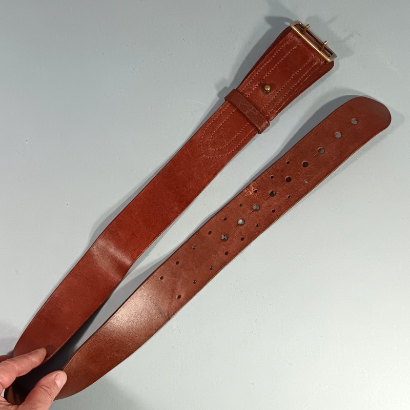 CEINTURON EN CUIR MARRON MODELE SOC SOUS OFFICIER BOUCLE LAITON TAMPONNE DES ANNES 1920 WW1 ET WW2