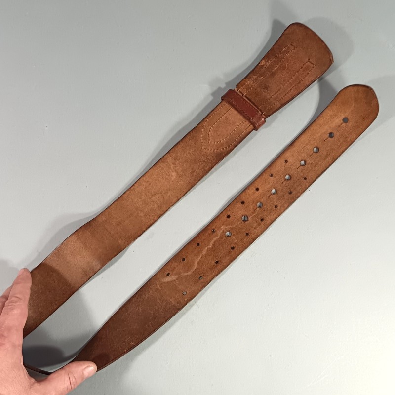 CEINTURON EN CUIR MARRON MODELE SOC SOUS OFFICIER BOUCLE LAITON TAMPONNE DES ANNES 1920 WW1 ET WW2