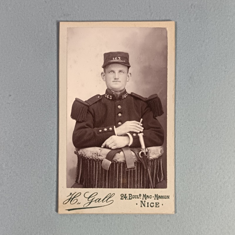 PHOTO CDV D'UN SOLDAT DU 163 ème REGIMENT D'INFANTERIE DE LIGNE VERS 1900 TROISIEME REPUBLIQUE ET GUERRE 1914 1918