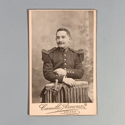 PHOTO CDV D'UN SOLDAT DU 57 ème REGIMENT D'INFANTERIE DE LIGNE VERS 1900 TROISIEME REPUBLIQUE ET GUERRE 1914 1918
