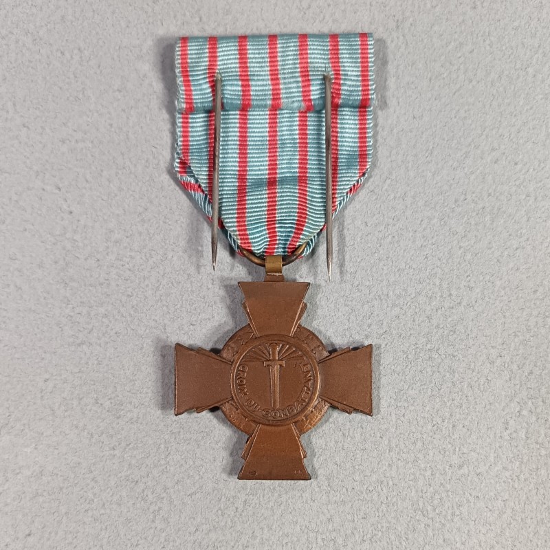 FRANCE MEDAILLE OU CROIX DU COMBATTANT MEDAILLE MILITAIRE BRONZE PATINE