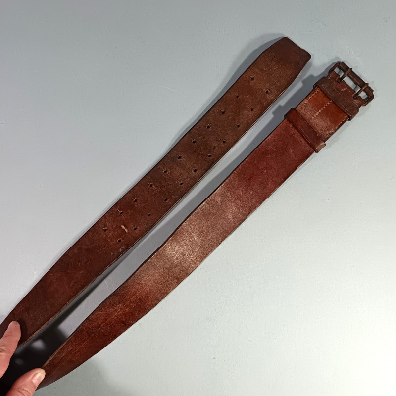 CEINTURON TROUPE EN CUIR MARRON MODELE 1903/1914 BOUCLE FER FABRICATION PREMIERE GUERRE NOMINATIF