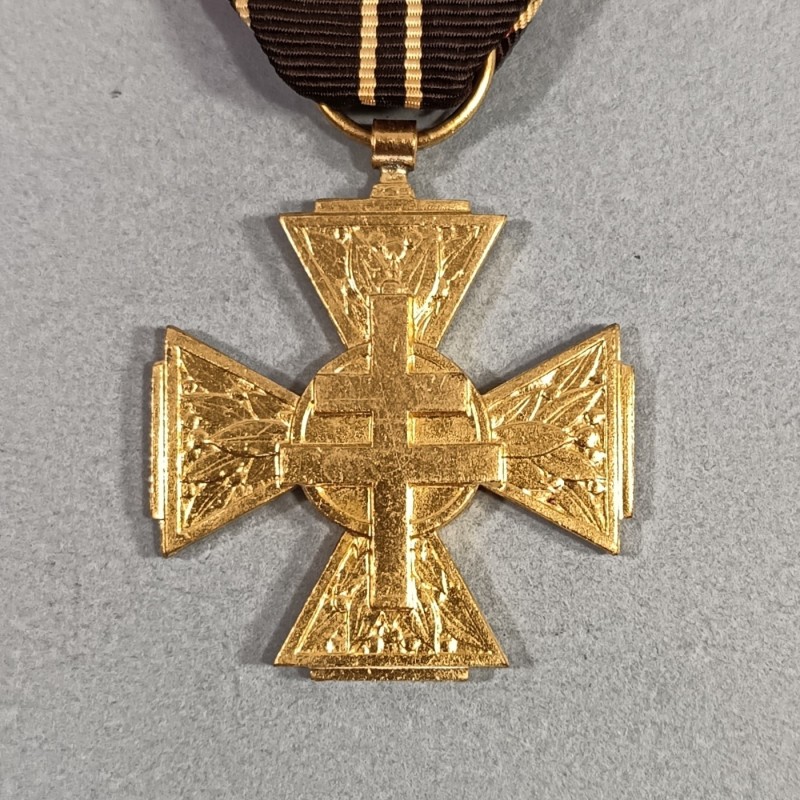 FRANCE MEDAILLE OU CROIX DES COMBATTANTS VOLONTAIRES DE LA RESISTANCE 1939-1945