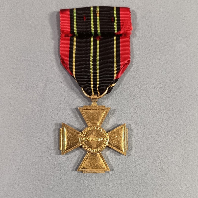 FRANCE MEDAILLE OU CROIX DES COMBATTANTS VOLONTAIRES DE LA RESISTANCE 1939-1945