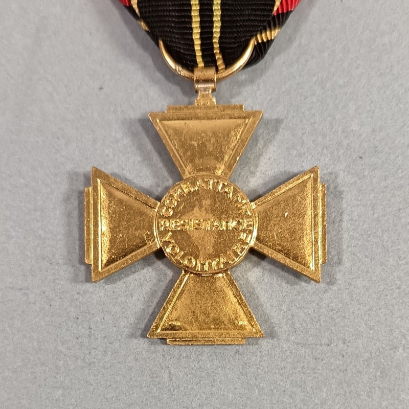 FRANCE MEDAILLE OU CROIX DES COMBATTANTS VOLONTAIRES DE LA RESISTANCE 1939-1945