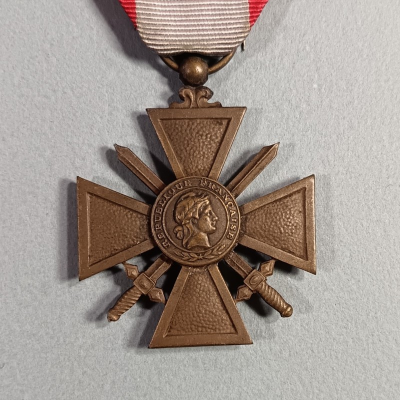 CROIX DES TOE THEATRES DES OPERATIONS EXTERIEURS AVEC UNE ETOILE POUR UNE CITATION