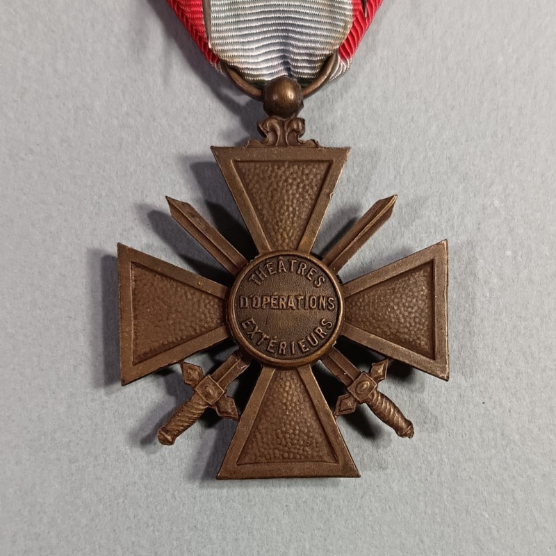 CROIX DES TOE THEATRES DES OPERATIONS EXTERIEURS AVEC UNE ETOILE POUR UNE CITATION