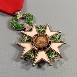 FRANCE MEDAILLE CROIX DE CHEVALIER DE L'ORDRE DE LA LEGION D'HONNEUR 5 ème REPUBLIQUE MODELE EN ARGENT A FILETS