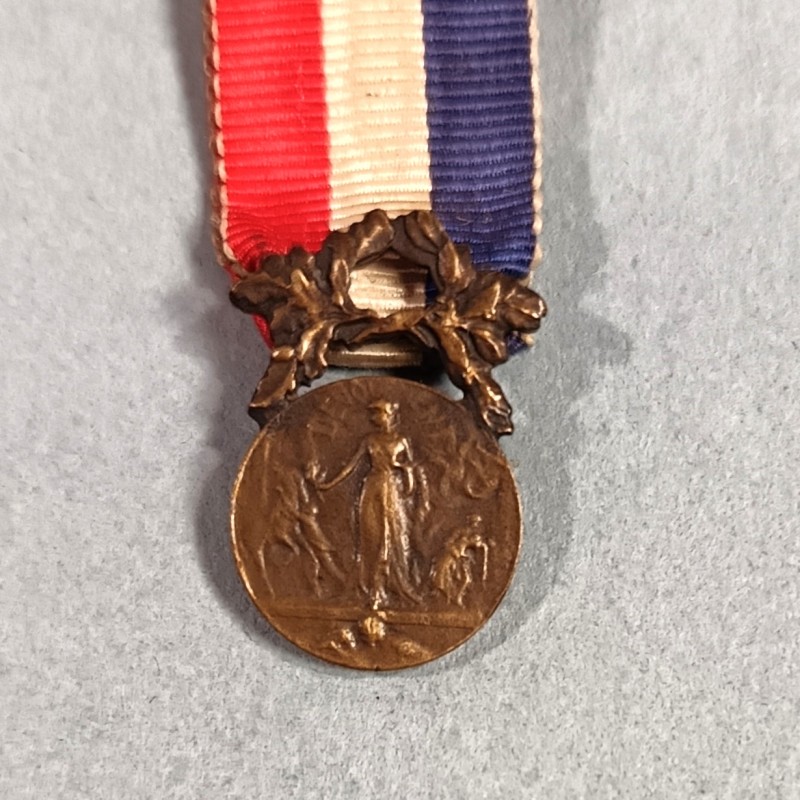 FRANCE REDUCTION DE LA MEDAILLE D'HONNEUR POUR ACTE DE COURAGE ET DEVOUEMENT MODELE 4 ET 5 ème REPUBLIQUE