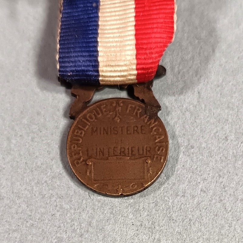 FRANCE REDUCTION DE LA MEDAILLE D'HONNEUR POUR ACTE DE COURAGE ET DEVOUEMENT MODELE 4 ET 5 ème REPUBLIQUE