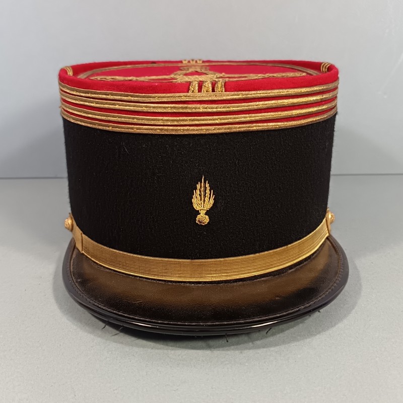 KEPI DE COMMANDANT D'INFANTERIE ETAT MAJOR GRENADE BRODEE ANNEES 1950 -1960 TAILLE 57