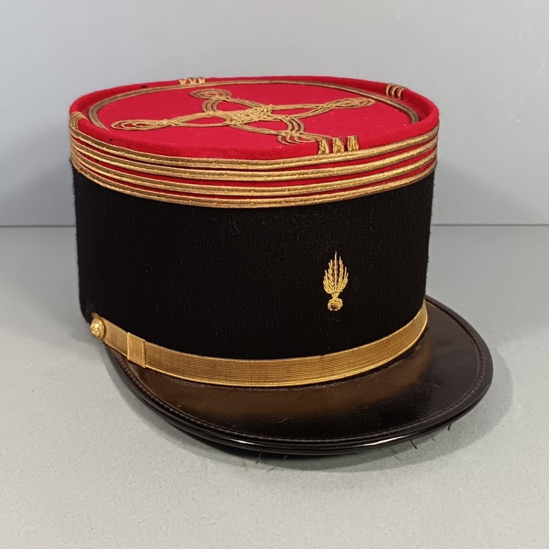 KEPI DE COMMANDANT D'INFANTERIE ETAT MAJOR GRENADE BRODEE ANNEES 1950 -1960 TAILLE 57