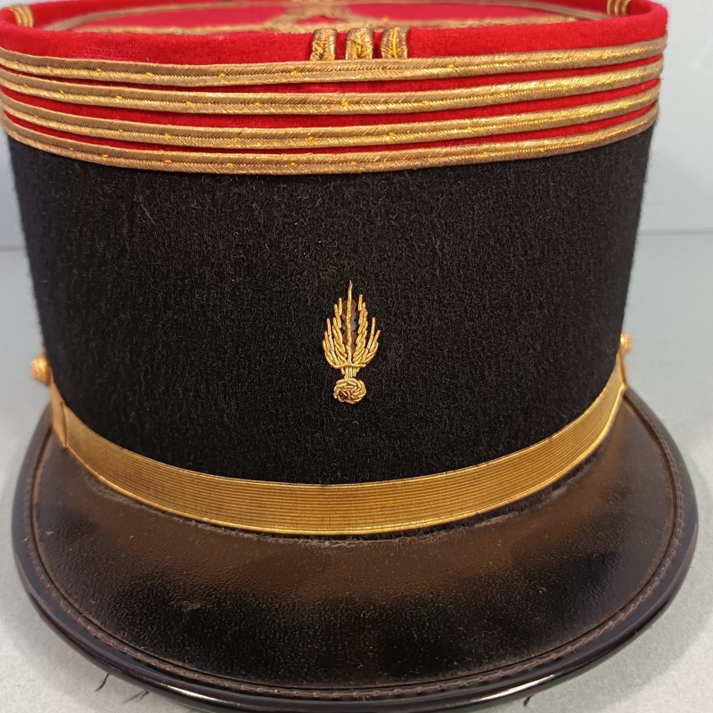 KEPI DE COMMANDANT D'INFANTERIE ETAT MAJOR GRENADE BRODEE ANNEES 1950 -1960 TAILLE 57