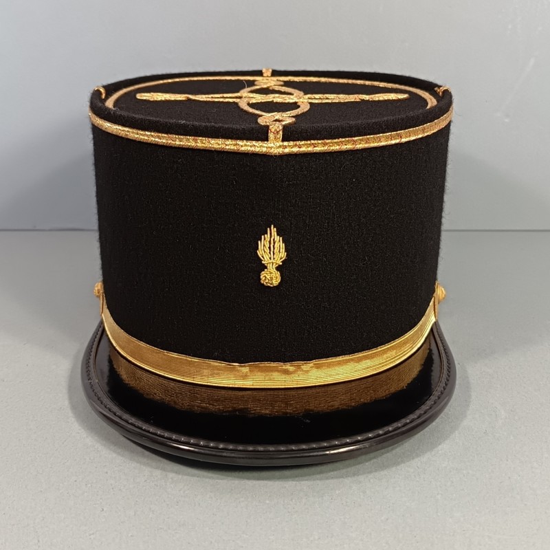 KEPI D'ADJUDANT CHEF DU 8 ème REGMENT DE TRANSMISSION ETAT MAJOR GRENADE BRODEE ANNEES 1970 -1990 TAILLE 58TRES BON ETAT