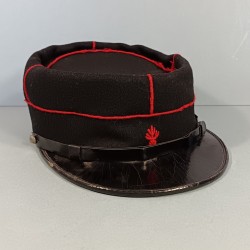 KEPI DE SAPEURS-POMPIERS MODELE 1884 DE SORTI AVEC LOGEMENT POUR LE POMPON OU PLUMET TAILLE 57