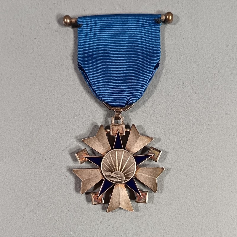 MEDAILLE DE CHEVALIER DE L'ORDRE NATIONAL DE LA SANTE PUBLIQUE FABRICATION EN ARGENT