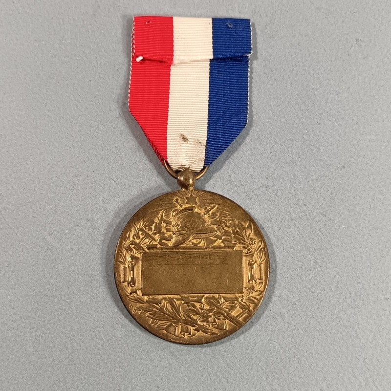 MEDAILLE EN BRONZE DORE DES SAPEURS POMPIERS COURAGE ET DEVOUEMENT GROS MODULE