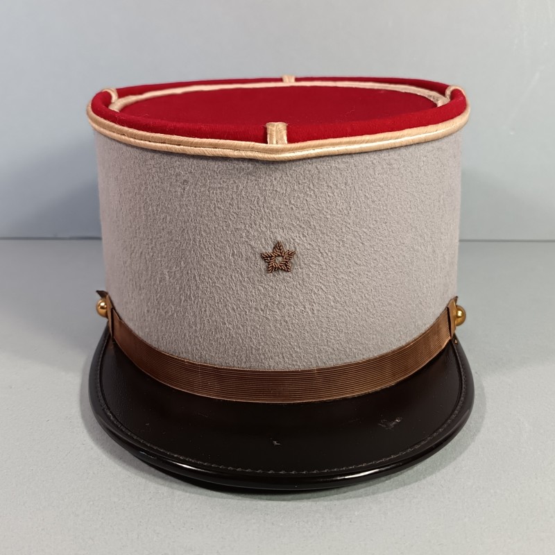 KEPI DE CAVALERIE TROUPE SPAHIS ALGERIENS OU RSA ANNEES 1950 - 1960 TAILLE 55 FABRICATION BARBIER-MERIGARD SAUMUR