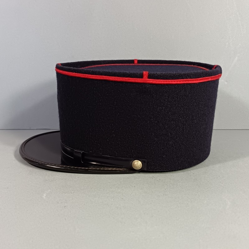 KEPI DE SAPEUR POMPIER FABRICATION ANNEES 1960 TAILLE 55 GRENADE ROUGE ET DOREE