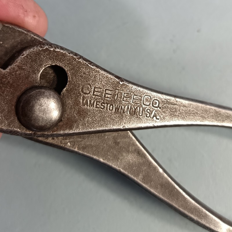 PINCE OUTIL US WW2 PINCE MULTIPRISES FAB. CEETEE CO. JAMESTOWN N.Y. USA