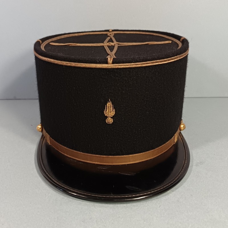 KEPI D'ADJUDANT CHEF D'UN REGMENT D'ARTILLERIE ETAT MAJOR GRENADE BRODEE ANNEES 1970 -1990 TAILLE 58