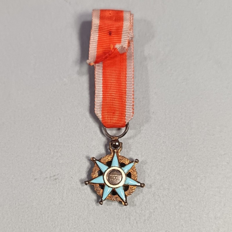 REDUCTION DE LA MEDAILLE OU CROIX D'OFFICIER DE L'ORDRE NATIONAL DU MERITE SOCIAL FABRICATION EN ARGENT 1936-1963