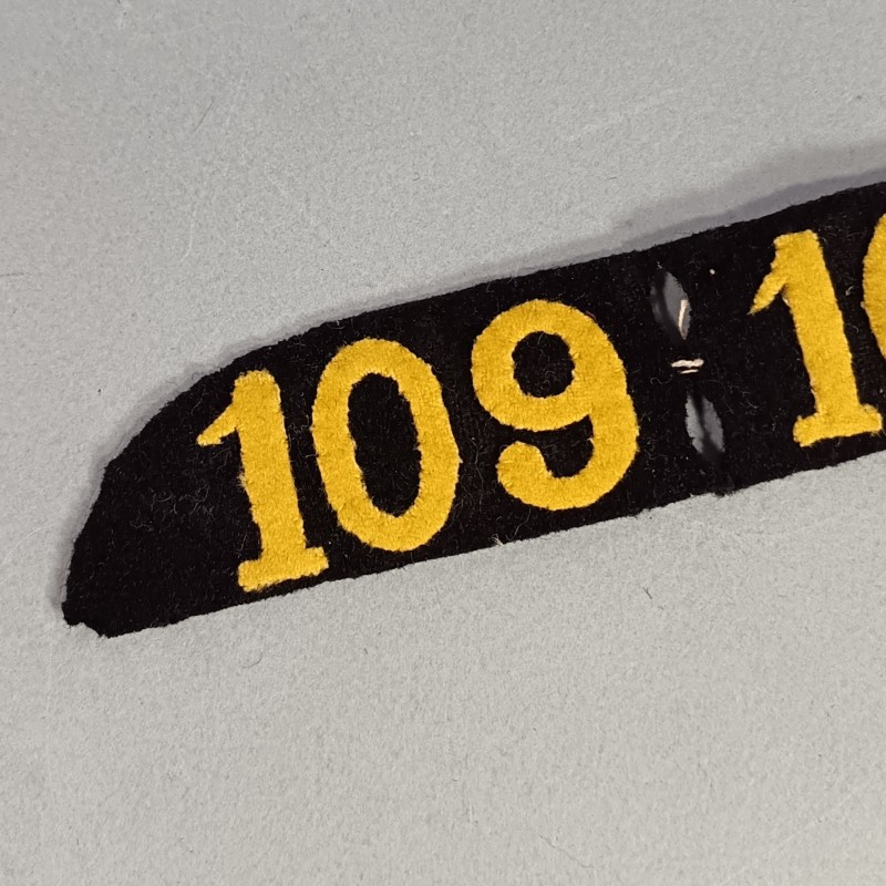 PAIRE DE PATTES DE COL DU 109 ème REGIMENT D'INFANTERIE DE LIGNE POUR VESTE TROUPE MODELE 1872