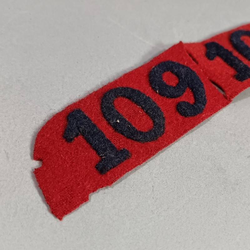 PAIRE DE PATTES DE COL DU 109 ème REGIMENT D'INFANTERIE DE LIGNE POUR CAPOTE MODELE 1877