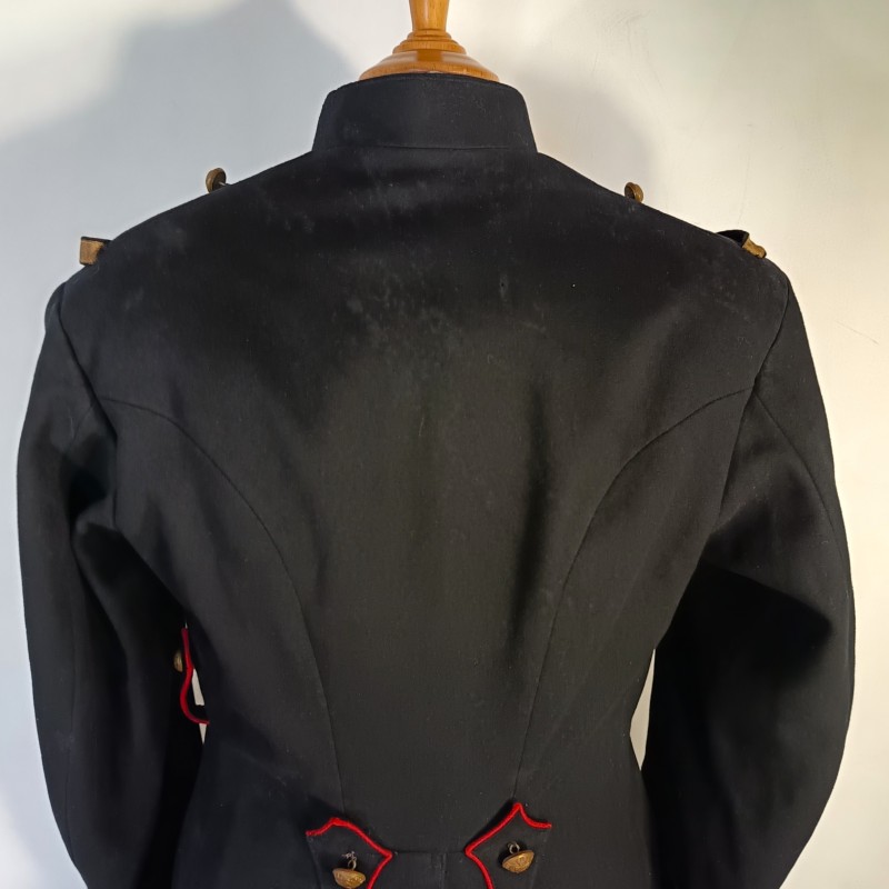 VESTE MODELE 1931 AU GRADE DE GENDARME OU MARECHAL DES LOGIS DE LA GARDE REPUBLICAINE A PIED DATEE 1938