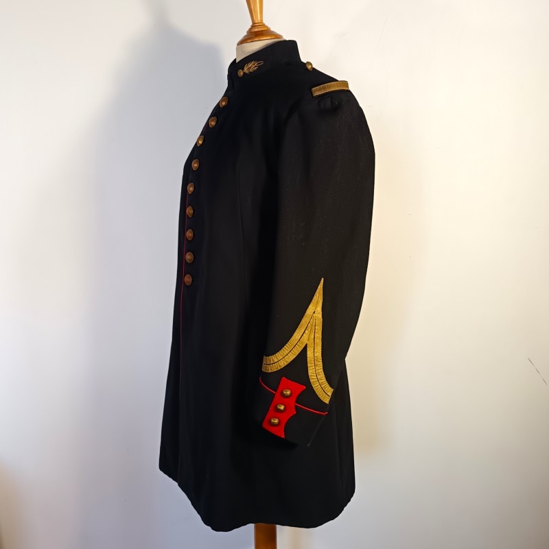 VESTE MODELE 1931 AU GRADE DE GENDARME OU MARECHAL DES LOGIS DE LA GARDE REPUBLICAINE A PIED DATEE 1938