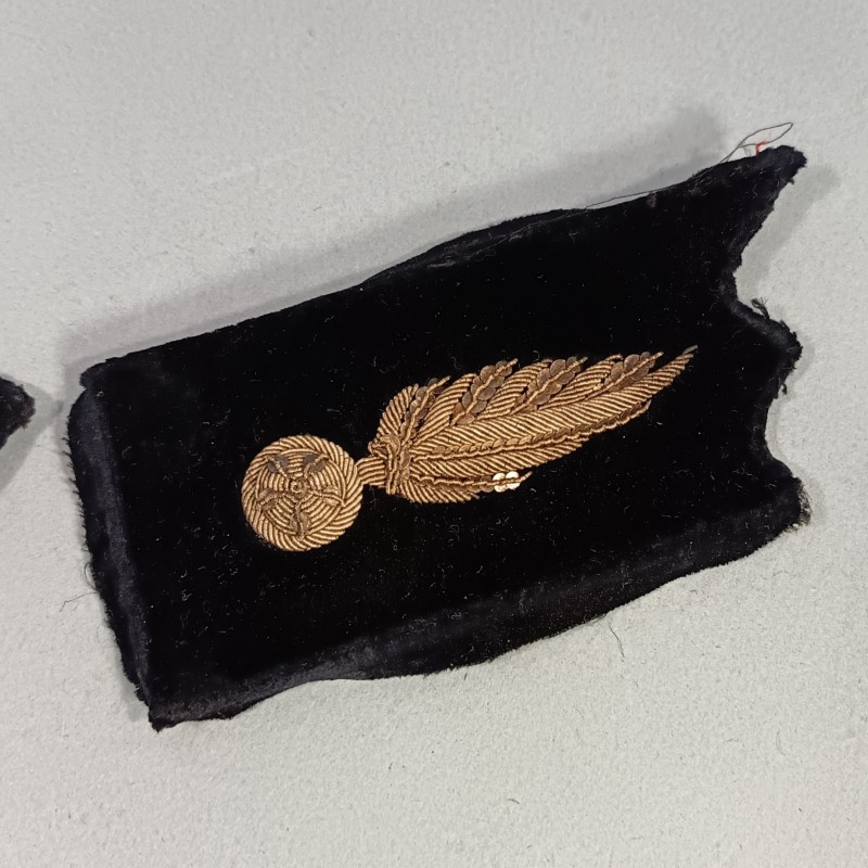 PAIRE DE PATTES DE COL VESTE MODELE 1893 OU 1931 POUR UN OFFICIER DES SAPEURS POMPIERS